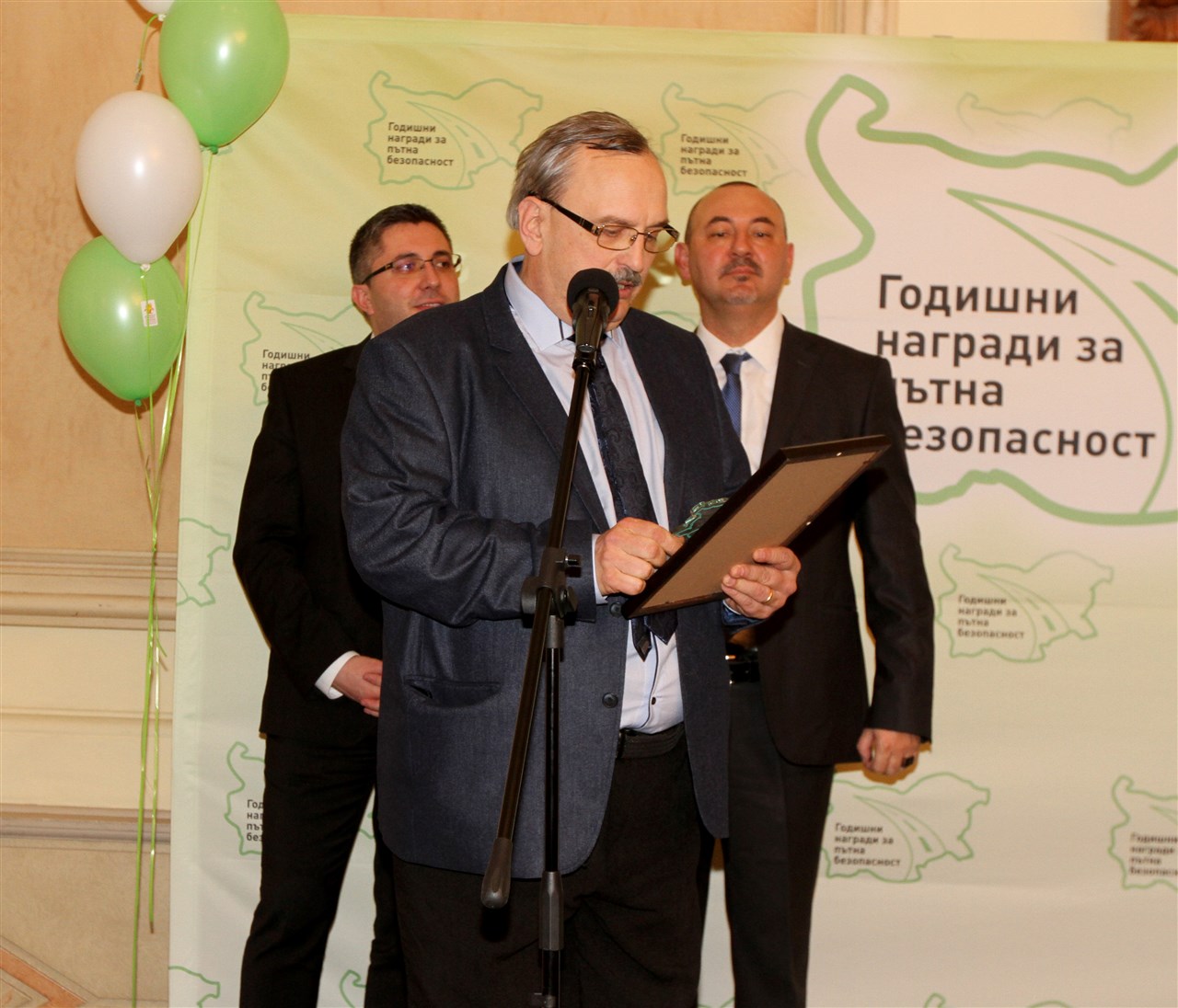 В категория \